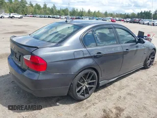 2006 BMW 3 Series 330xi z VIN WBAVD33596KV63626, wystawiony jako IAAI lot #42216115 z przebiegiem 163 803 mil mil oraz . Historia ofert i sprzedaży dostępna na DreamBid. Obrazek 4.