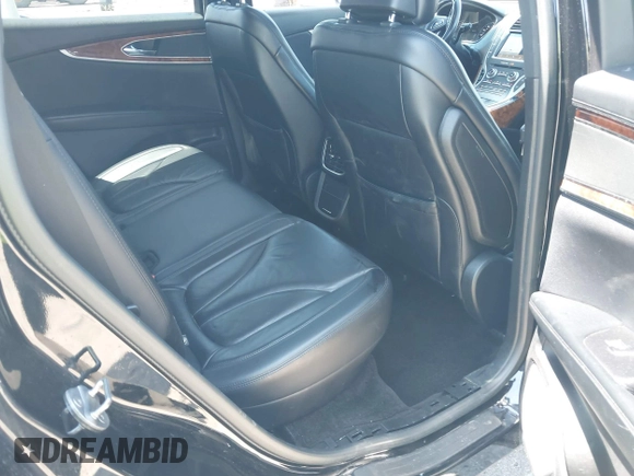 2017 Lincoln MKX Select z VIN 2LMPJ6KR2HBL50153, wystawiony jako IAAI lot #42187451 z przebiegiem 66 385 mil mil oraz . Historia ofert i sprzedaży dostępna na DreamBid. Obrazek 8.