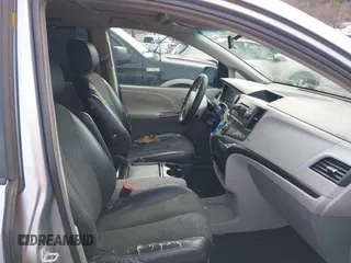 2011 Toyota Sienna SE with VIN 5TDXK3DC3BS049935, listed as a IAAI auction lot 41539665 with 269,130 mi miles. Bid and sale history available at carsss.com. Image 5.