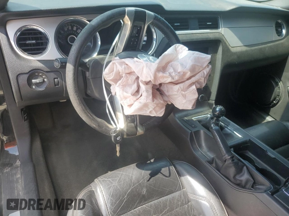 2014 Ford Mustang GT z VIN 1ZVBP8CFXE5225990, wystawiony jako Copart lot #55694085 z przebiegiem 116 477 mil mil oraz Szkoda całkowita • Salvage title. Historia ofert i sprzedaży dostępna na DreamBid. Obrazek 8.
