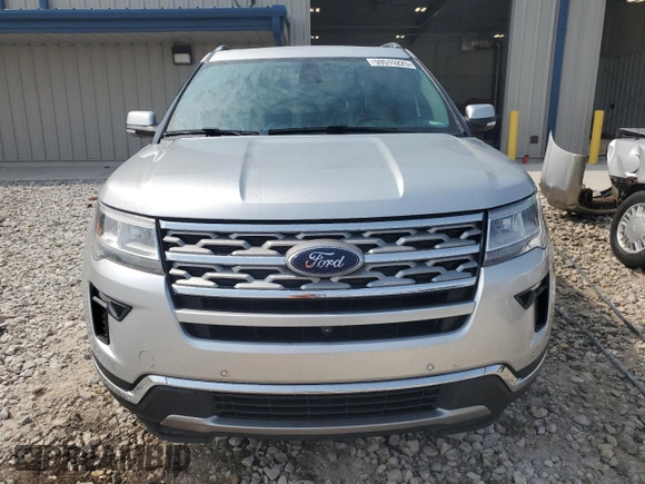 2018 Ford Explorer Limited z VIN 1FM5K8F83JGB29334, wystawiony jako Copart lot #59515225 z przebiegiem 132 040 mil mil oraz Czysty tytuł • Clean title. Historia ofert i sprzedaży dostępna na DreamBid. Obrazek 5.
