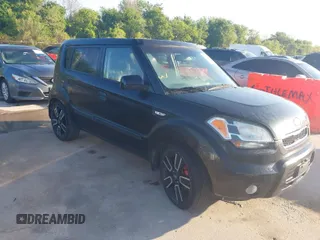 2010 Kia Soul + with VIN KNDJT2A25A7127326, listed as a IAAI auction lot 41966153 with 216,660 mi miles. Bid and sale history available at carsss.com. Image 1.