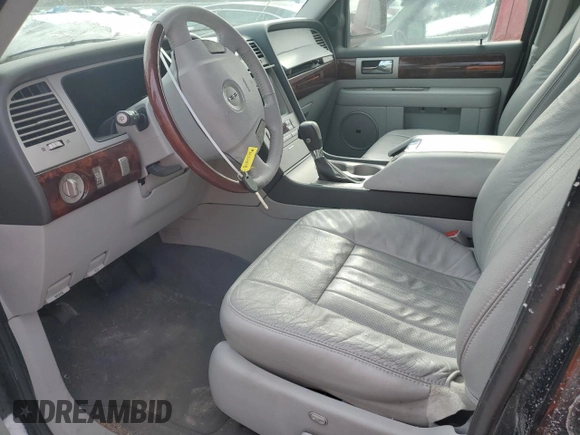 2004 Lincoln Navigator Luxury with VIN 5LMFU28R84LJ41621, listed as a Copart auction lot 84015514 with 107,634 mi miles and Salvage title. Bid and sale history available at DreamBid. Image 7.