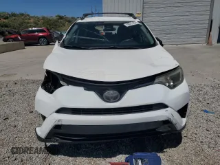 2018 Toyota RAV4 LE z VIN JTMBFREV2JD253105, wystawiony jako Copart lot #58011225 z przebiegiem 68 130 mil mil oraz Szkoda całkowita • Salvage title. Historia ofert i sprzedaży dostępna na DreamBid. Obrazek 5.