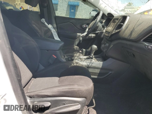 2019 Jeep Cherokee Latitude с VIN 1C4PJLCB5KD232681, выставлен на аукционе Copart как лот 60641735 с пробегом 52 979 миль миль и Списание • Salvage title. История ставок и продаж доступна на DreamBid. Изображение 7.