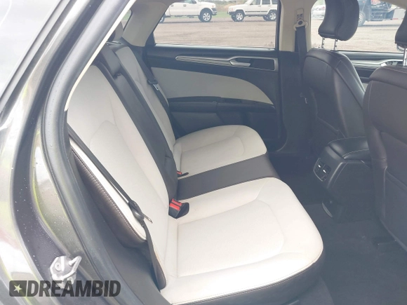2019 Ford Fusion SE with VIN 3FA6P0HD3KR171749, listed as a IAAI auction lot 40298552 with 70,784 mi miles. Bid and sale history available at carsss.com. Image 8.