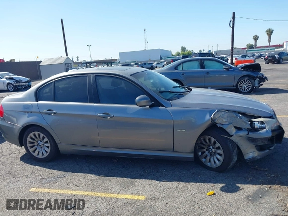 2009 BMW 3 Series 328i z VIN WBAPH57559NL76941, wystawiony jako IAAI lot #42304631 z przebiegiem 118 985 mil mil oraz . Historia ofert i sprzedaży dostępna na DreamBid. Obrazek 13.