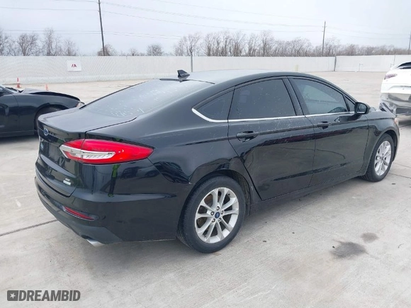 2019 Ford Fusion SE with VIN 3FA6P0HD7KR183712, listed as a IAAI auction lot 41543440 with 97,416 mi miles. Bid and sale history available at carsss.com. Image 4.