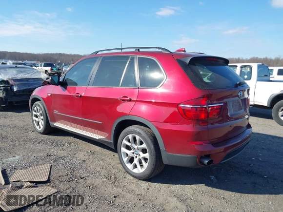 2011 BMW X5 35i with VIN 5UXZV4C52BL413125, listed as a IAAI auction lot 41697824 with 136,828 mi miles. Bid and sale history available at carsss.com. Image 3.