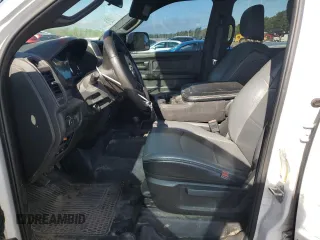 2022 Ram 2500 Tradesman z VIN 3C6UR5HJXNG191955, wystawiony jako Copart lot #53498065 z przebiegiem 180 150 mil mil oraz Szkoda całkowita • Salvage title. Historia ofert i sprzedaży dostępna na DreamBid. Obrazek 7.