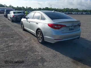 2016 Hyundai Sonata SE z VIN 5NPE24AF8GH350287, wystawiony jako IAAI lot #42476022 z przebiegiem 185 630 mil mil oraz . Historia ofert i sprzedaży dostępna na DreamBid. Obrazek 3.