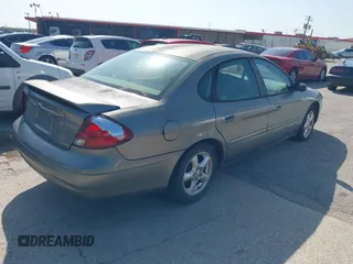 2003 Ford Taurus SE Standard z VIN 1FAFP53UX3A228383, wystawiony jako IAAI lot #42700752 z przebiegiem 182 598 mil mil oraz . Historia ofert i sprzedaży dostępna na DreamBid. Obrazek 4.