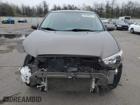 2019 Mitsubishi Outlander ES z VIN JA4AR3AU7KU014836, wystawiony jako Copart lot #55296935 z przebiegiem 14 378 mil mil oraz Szkody całkowita. Historia ofert i sprzedaży dostępna na DreamBid. Obrazek 5.