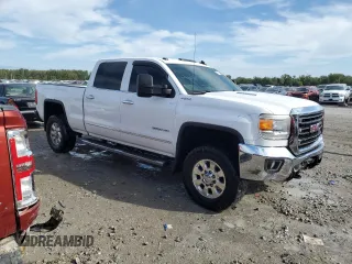 2015 GMC Sierra 3500HD SRW SLE z VIN 1GT423C80FF172338, wystawiony jako Copart lot #71542434 z przebiegiem 242 924 mil mil oraz Szkody całkowita. Historia ofert i sprzedaży dostępna na DreamBid. Obrazek 4.