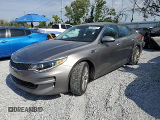 2016 Kia Optima EX z VIN 5XXGU4L36GG097214, wystawiony jako Copart lot #53605575 z przebiegiem 127 929 mil mil oraz Szkoda całkowita • Salvage title. Historia ofert i sprzedaży dostępna na DreamBid. Obrazek 1.
