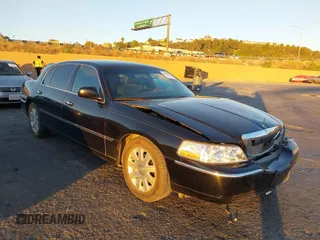 2007 Lincoln Town Car Ultimate L z VIN 1LNHM85W37Y603535, wystawiony jako IAAI lot #40914574 z przebiegiem 233 807 mil mil oraz . Historia ofert i sprzedaży dostępna na DreamBid. Obrazek 1.