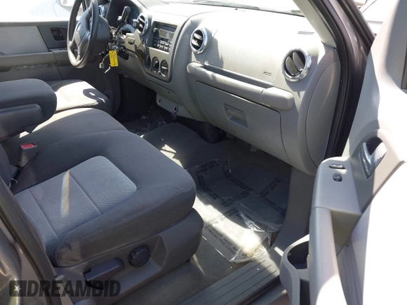 2005 Ford Expedition Special Service with VIN 1FMPU155X5LA91440, listed as a IAAI auction lot 41838687 with 260,084 mi miles. Bid and sale history available at carsss.com. Image 5.