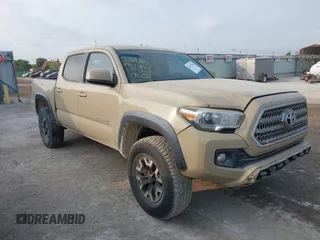 2017 Toyota Tacoma SR5 z VIN 5TFCZ5AN7HX097307, wystawiony jako IAAI lot #42337528 z przebiegiem 94 528 mil mil oraz . Historia ofert i sprzedaży dostępna na DreamBid. Obrazek 1.
