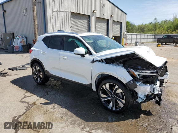 2024 Volvo XC40 Plus Bright Theme z VIN YV4L12UE9R2224474, wystawiony jako Copart lot #52773045 z przebiegiem 13 308 mil mil oraz Szkoda całkowita • Salvage title. Historia ofert i sprzedaży dostępna na DreamBid. Obrazek 4.