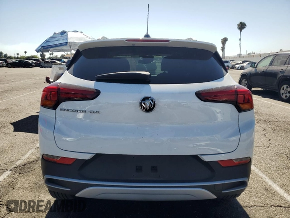 2021 Buick Encore GX Select z VIN KL4MMDS24MB142979, wystawiony jako Copart lot #61198875 z przebiegiem 22 200 mil mil oraz Szkoda całkowita • Salvage title. Historia ofert i sprzedaży dostępna na DreamBid. Obrazek 6.