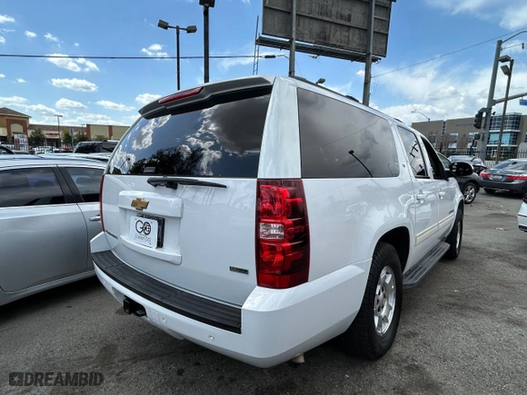 2012 Chevrolet Suburban LT with VIN 1GNSCJE09CR102323, listed as a Copart auction lot 52036785 with 200,381 mi miles and Clean Title. Bid and sale history available at carsss.com. Image 4.