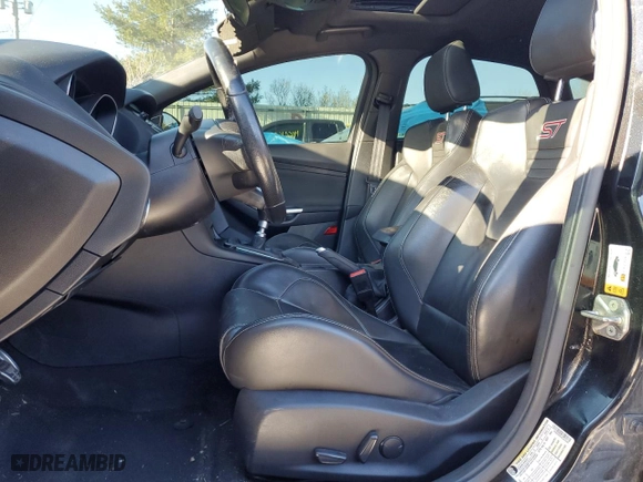 2015 Ford Focus ST with VIN 1FADP3L97FL254407, listed as a Copart auction lot 82210864 with 117,790 mi miles and Clean Title. Bid and sale history available at carsss.com. Image 7.