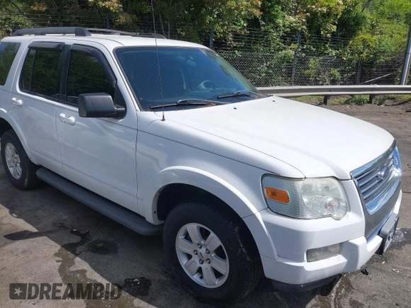 2010 Ford Explorer XLT z VIN 1FMEU7DE7AUB16228, wystawiony jako IAAI lot #42049539 z przebiegiem 122 183 mil mil oraz . Historia ofert i sprzedaży dostępna na DreamBid. Obrazek 1.