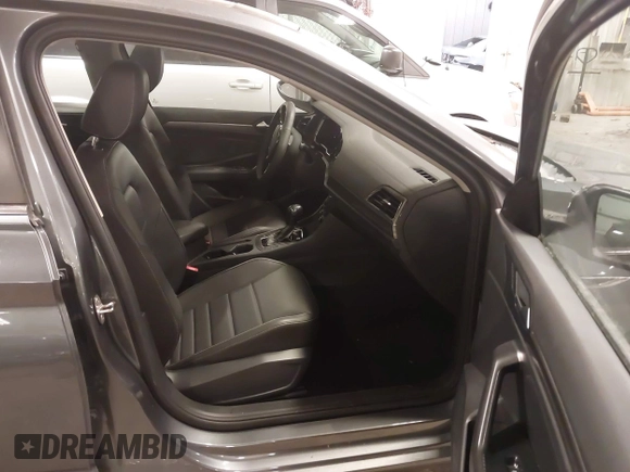 2021 Volkswagen Jetta SEL with VIN 3VWE57BU9MM086571, listed as a IAAI auction lot 41322665 with 33,584 mi miles and . Bid and sale history available at DreamBid. Image 5.