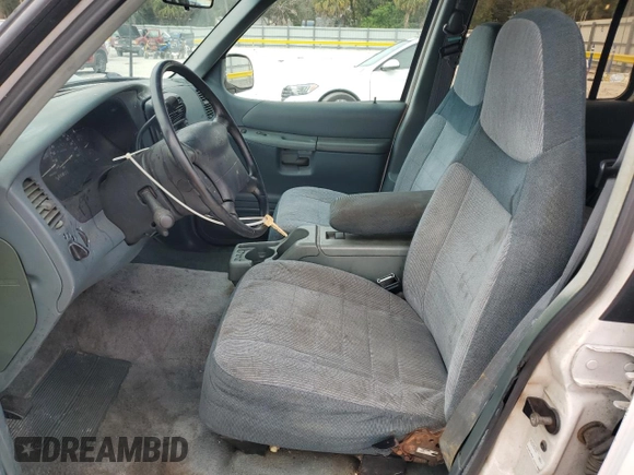 1996 Ford Explorer XLT z VIN 1FMDU32P7TZA15088, wystawiony jako Copart lot #88588765 z przebiegiem 79 106 mil mil oraz Szkoda całkowita • Salvage title. Historia ofert i sprzedaży dostępna na DreamBid. Obrazek 7.
