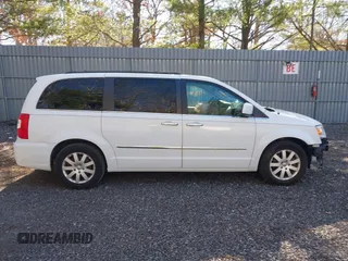 2015 Chrysler Town & Country Touring with VIN 2C4RC1BG4FR755536, listed as a IAAI auction lot 41769040 with 118,393 mi miles and . Bid and sale history available at DreamBid. Image 13.
