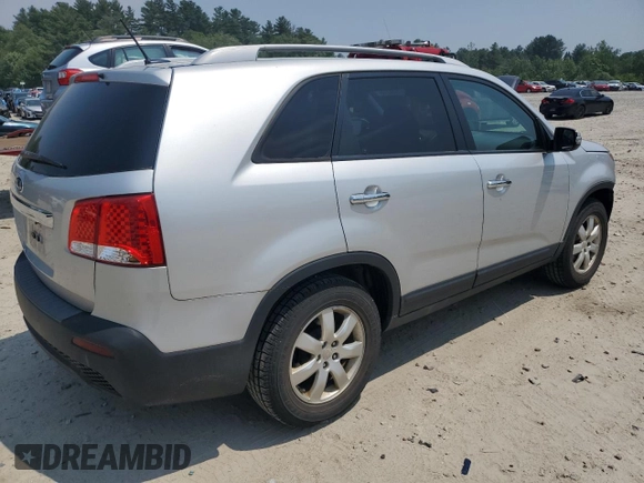 2012 Kia Sorento LX z VIN 5XYKT3A60CG200444, wystawiony jako Copart lot #60508715 z przebiegiem 47 935 mil mil oraz Czysty tytuł • Clean title. Historia ofert i sprzedaży dostępna na DreamBid. Obrazek 3.
