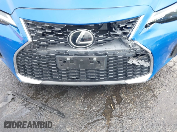 2022 Lexus IS 300 z VIN JTHDA1D22N5121234, wystawiony jako IAAI lot #41796892 z przebiegiem 63 902 mil mil oraz . Historia ofert i sprzedaży dostępna na DreamBid. Obrazek 6.