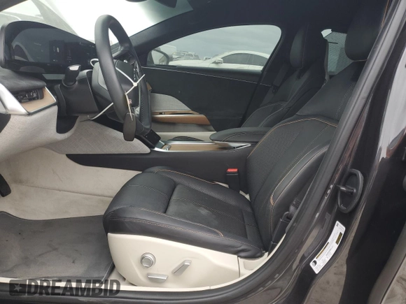 2023 Lucid Air Grand Touring z VIN 50EA1GBA8PA001431, wystawiony jako Copart lot #75683014 z przebiegiem 12 117 mil mil oraz Szkody całkowita. Historia ofert i sprzedaży dostępna na DreamBid. Obrazek 7.