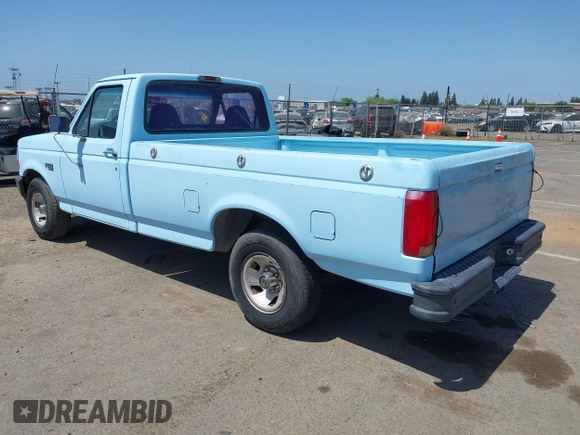 1996 Ford F-150 z VIN 1FTEF15N8TLB31839, wystawiony jako IAAI lot #42100967 z przebiegiem 236 415 mil mil oraz . Historia ofert i sprzedaży dostępna na DreamBid. Obrazek 3.