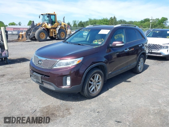 2015 Kia Sorento LX z VIN 5XYKTCA60FG638823, wystawiony jako IAAI lot #42277546 z przebiegiem 147 444 mil mil oraz . Historia ofert i sprzedaży dostępna na DreamBid. Obrazek 2.