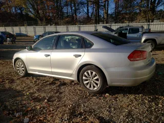 2013 Volkswagen Passat Wolfsburg Edition z VIN 1VWAP7A30DC133893, wystawiony jako Copart lot #82477184 z przebiegiem 136 344 mil mil oraz Szkoda całkowita • Salvage title. Historia ofert i sprzedaży dostępna na DreamBid. Obrazek 2.