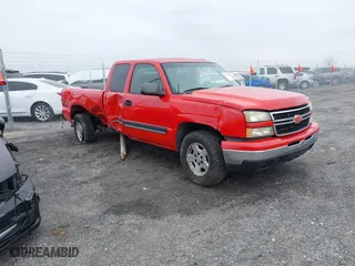2006 Chevrolet Silverado 1500 LT2 with VIN 1GCEK19B06Z140810, listed as a IAAI auction lot 41564712 with 352,233 mi miles. Bid and sale history available at carsss.com. Image 1.