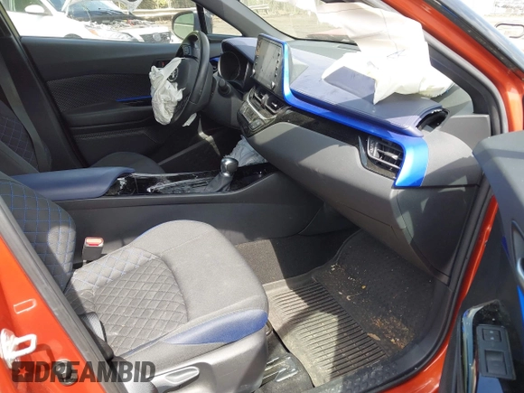 2020 Toyota C-HR LE z VIN NMTKHMBX9LR107762, wystawiony jako IAAI lot #42158899 z przebiegiem 90 313 mil mil oraz . Historia ofert i sprzedaży dostępna na DreamBid. Obrazek 5.