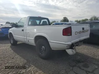 2002 GMC Sonoma SL with VIN 1GTCS145828259598, listed as a Copart auction lot 67961124 with 183,710 mi miles and Salvage Title. Bid and sale history available at carsss.com. Image 2.