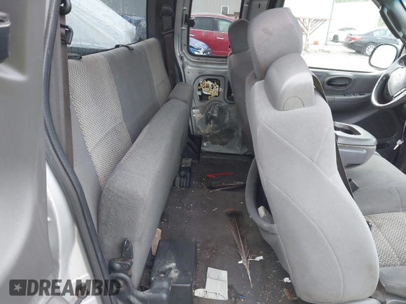 2003 Ford F-150 XL z VIN 1FTRX18W93NA69004, wystawiony jako IAAI lot #42154104 z przebiegiem 210 344 mil mil oraz . Historia ofert i sprzedaży dostępna na DreamBid. Obrazek 8.