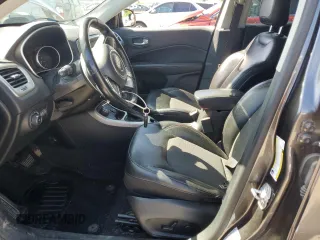 2018 Jeep Compass Latitude z VIN 3C4NJDBB3JT142940, wystawiony jako Copart lot #56306475 z przebiegiem 75 387 mil mil oraz Szkoda całkowita • Salvage title. Historia ofert i sprzedaży dostępna na DreamBid. Obrazek 7.