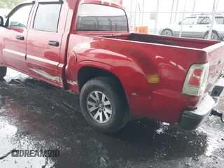 2008 Mitsubishi Raider LS z VIN 1Z7HC28K48S619894, wystawiony jako IAAI lot #42400123 z przebiegiem 246 929 mil mil oraz . Historia ofert i sprzedaży dostępna na DreamBid. Obrazek 6.