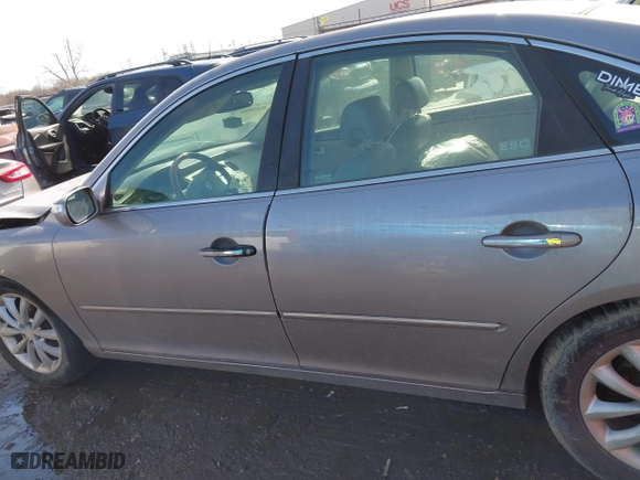 2008 Hyundai Azera Limited with VIN KMHFC46F28A282406, listed as a IAAI auction lot 41644061 with 1 mi miles. Bid and sale history available at carsss.com. Image 13.