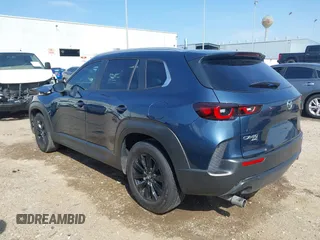 2023 Mazda CX-50 S Preferred Plus с VIN 7MMVABCM2PN129237, выставлен на аукционе IAAI как лот 41584165 с пробегом 43 174 миль миль и . История ставок и продаж доступна на DreamBid. Изображение 3.