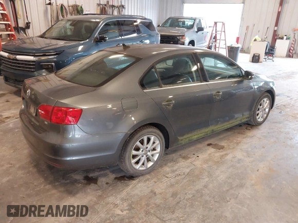 2014 Volkswagen Jetta SE z VIN 3VWD07AJ2EM400385, wystawiony jako IAAI lot #42668600 z przebiegiem 172 180 mil mil oraz . Historia ofert i sprzedaży dostępna na DreamBid. Obrazek 4.
