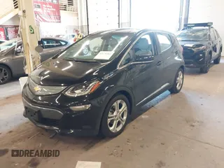2017 Chevrolet Bolt EV LT z VIN 1G1FW6S08H4172105, wystawiony jako IAAI lot #42175363 z przebiegiem 40 024 mil mil oraz . Historia ofert i sprzedaży dostępna na DreamBid. Obrazek 2.
