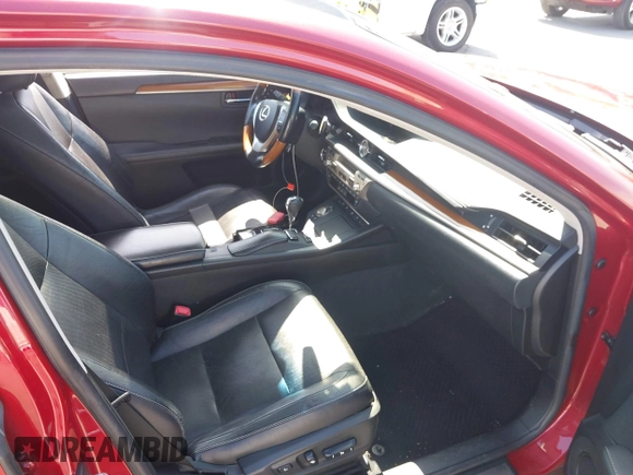 2013 Lexus ES 300h z VIN JTHBW1GGXD2010589, wystawiony jako IAAI lot #42149715 z przebiegiem 174 252 mil mil oraz . Historia ofert i sprzedaży dostępna na DreamBid. Obrazek 5.