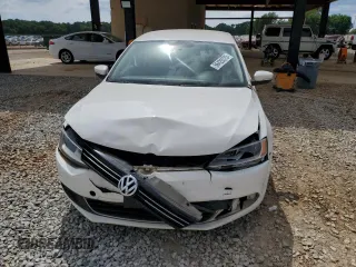 2013 Volkswagen Jetta SE with VIN 3VWDP7AJ7DM418763, listed as a Copart auction lot 56420575 with 130,301 mi miles and Salvage title. Bid and sale history available at DreamBid. Image 5.
