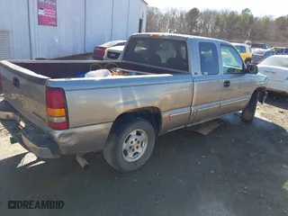 2000 Chevrolet Silverado 1500 LS with VIN 2GCEC19T2Y1199939, listed as a IAAI auction lot 41350239 with 321,613 mi miles. Bid and sale history available at carsss.com. Image 4.