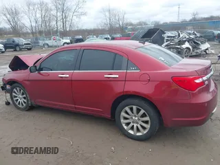 2014 Chrysler 200 Limited with VIN 1C3CCBCGXEN152052, listed as a IAAI auction lot 42017354 with 138,637 mi miles and . Bid and sale history available at carsss.com. Image 13.